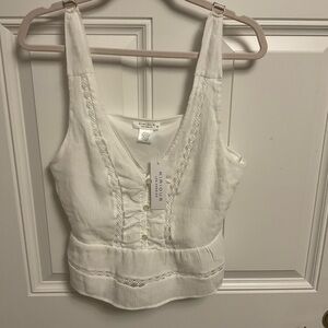 White Flowy tank top very delicate & pretty. Size large. C